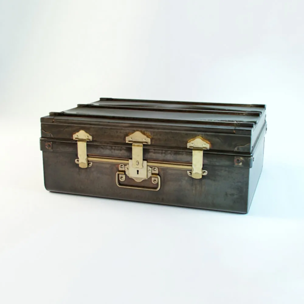 decoration – Restoration Hardware Iron Passenger Case 3ds Max